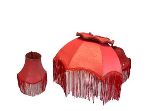 Red tasseled lampshade